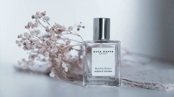 Les Secrets d'un Parfum Bio Naturel : Comment Choisir le Sillage Éco-responsable Qui Vous Correspond?